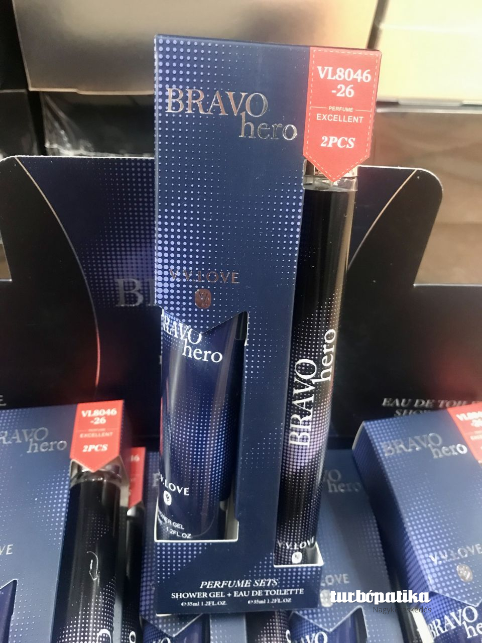 V.V Love parfüm+tusfürdő Férfi szett 2x35 ml Bravo Hero (VL8046-26) 